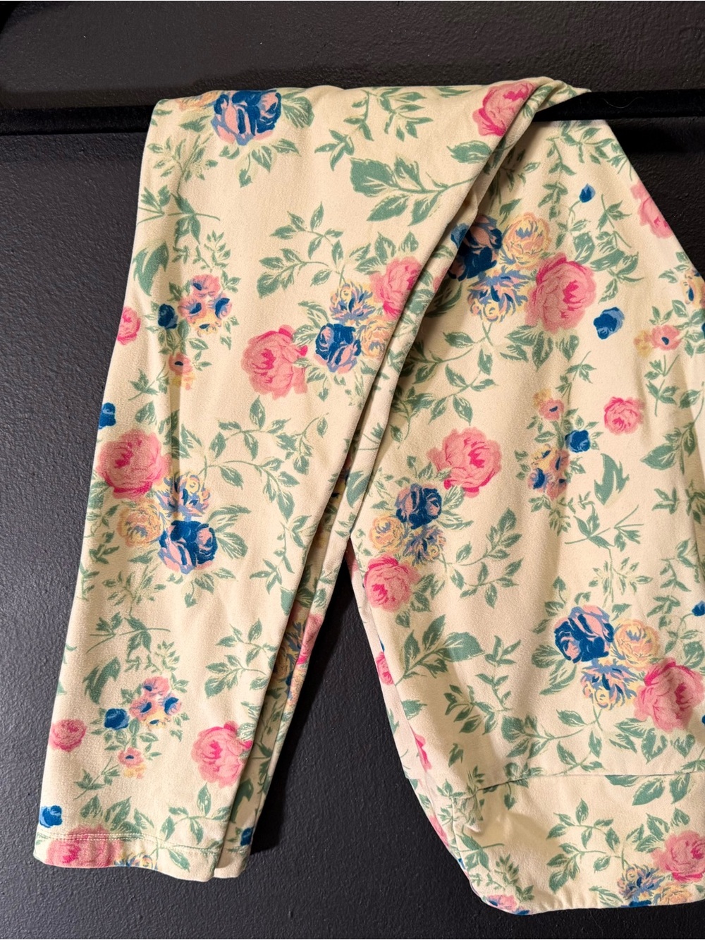 LuLaRoe Cream Floral Leggings with Pink & Blue Roses